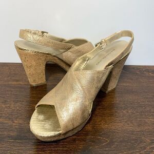 Bandolino Mopina vegan gold metallic cork sandal, Heel size 9 ￼